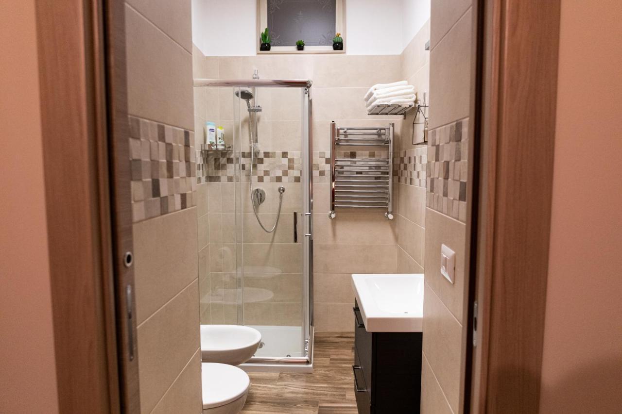 Tizzy Apartment & Rooms Bari Extérieur photo