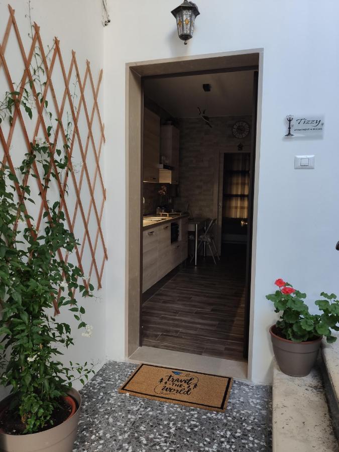 Tizzy Apartment & Rooms Bari Extérieur photo